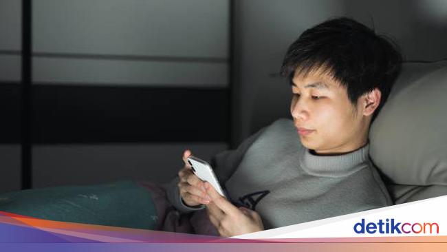 Menurut penelitian, inilah bahaya bermain ponsel sebelum tidur. Berhenti demi kesehatan Anda