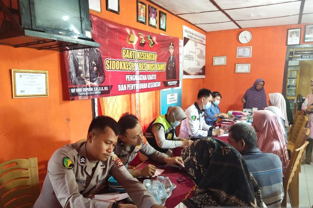 Polres Mura  keliling desa cek kesehatan warga